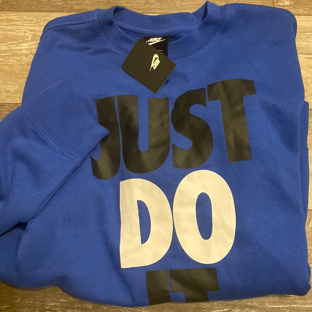 NIKE men’s sweatshirt brand new never worn!